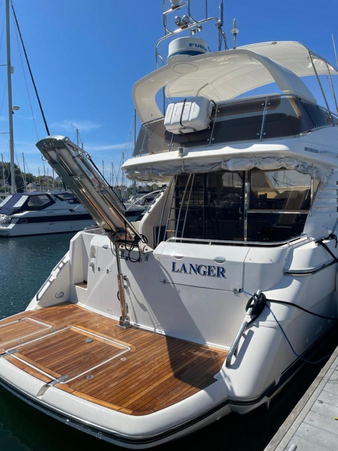 Hotel en barco Tranquility Yachts -a 52ft Motor Yacht With Waterfront Views Over Plymouth.